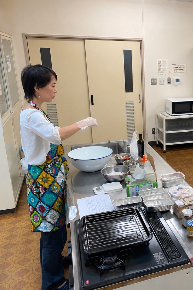 八百屋永吉さんとのコラボレーションによる大分でのワークショップの調理風景